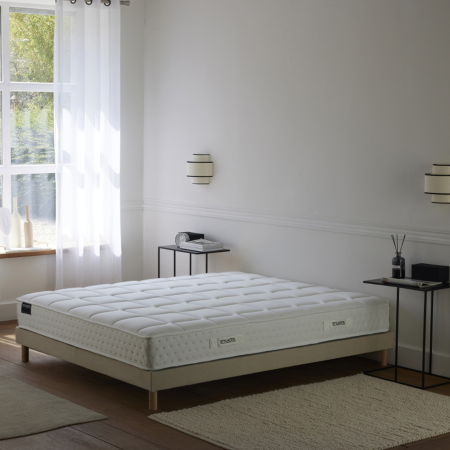 Sommier tapissier beige, lattes fixes, bois massif