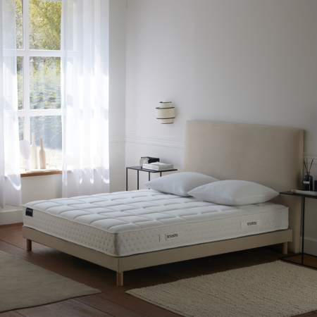 Ensemble matelas HOTEL CONFORT, sommier lattes fixes, tête de lit lisse beige
