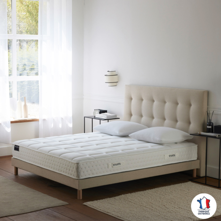 Ensemble matelas HOTEL CONFORT, sommier lattes fixes, tête de lit capitonnée beige